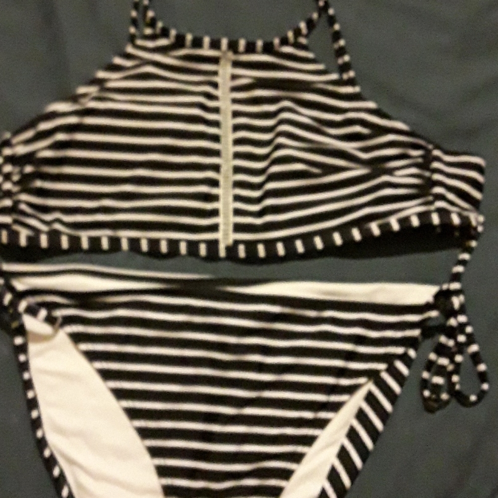 Black white striped 2 piece top l bottoms xl